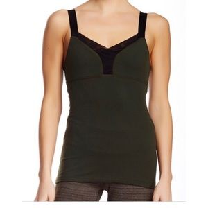 Beyond Yoga fitted active tank
